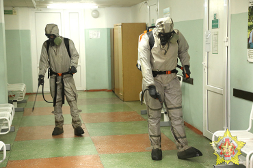 29 апреля сводный батальон РХБ защиты произвел дезинфекцию учреждений здравоохранения в Заславле