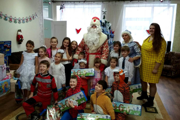 Мир добрых людей! Малышей из СПЦ в Ждановичах с праздниками поздравили волонтёры!